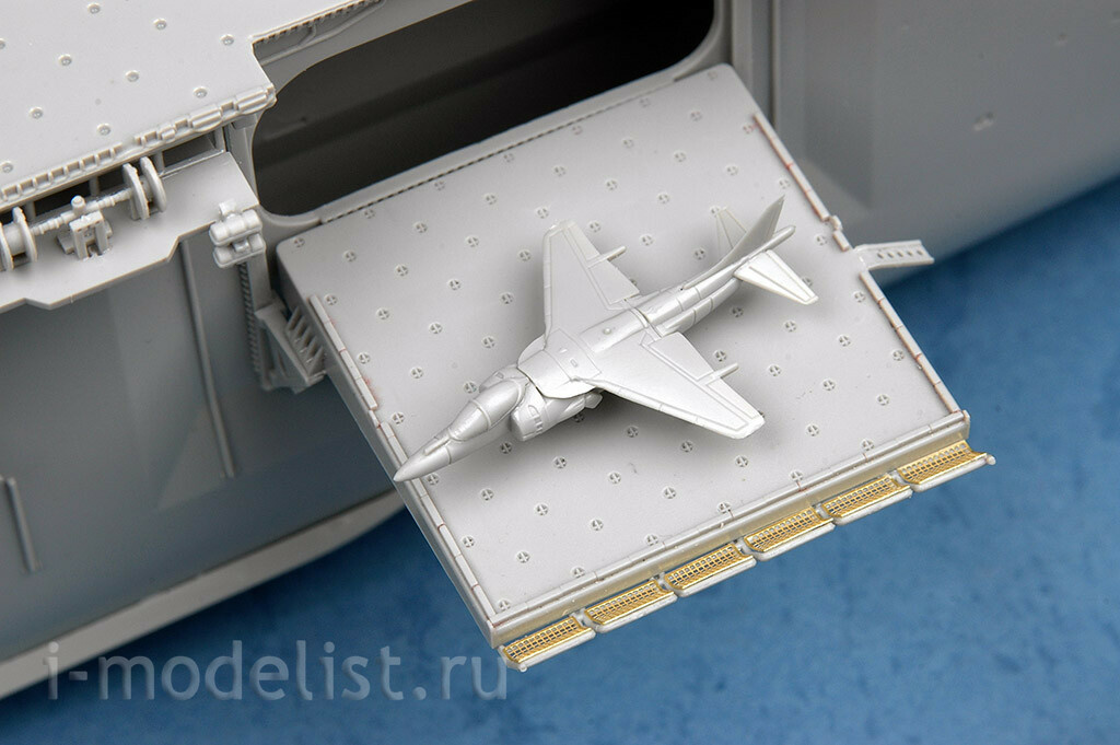 05611 Трубач 1/350 Многоцелевой десантный корабль ВМС США Wasp LHD-1