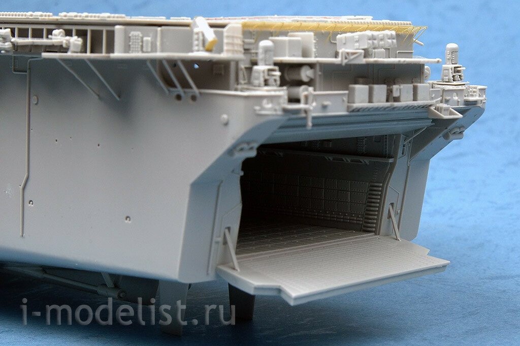 05611 Трубач 1/350 Многоцелевой десантный корабль ВМС США Wasp LHD-1