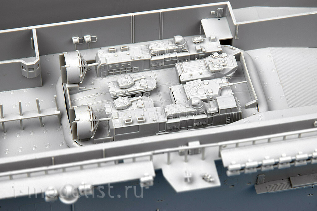 05611 Трубач 1/350 Многоцелевой десантный корабль ВМС США Wasp LHD-1