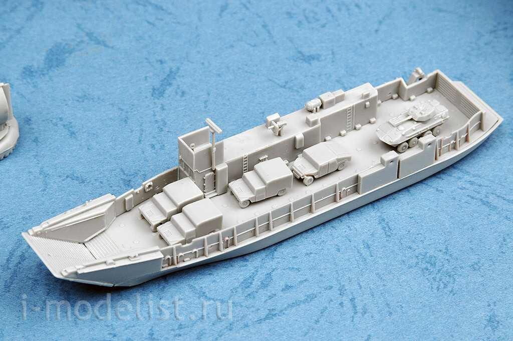 05611 Трубач 1/350 Многоцелевой десантный корабль ВМС США Wasp LHD-1