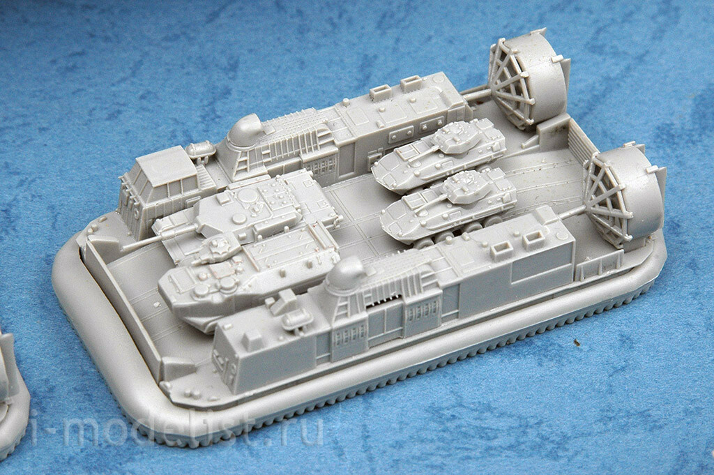 05611 Трубач 1/350 Многоцелевой десантный корабль ВМС США Wasp LHD-1