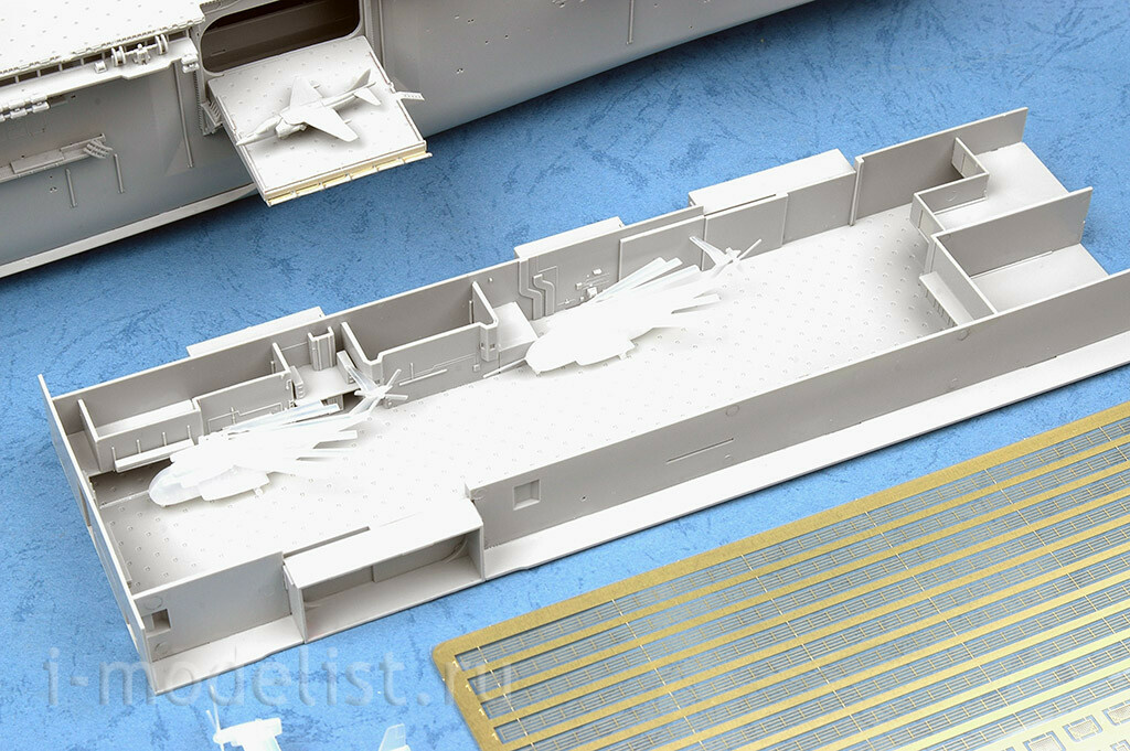 05611 Трубач 1/350 Многоцелевой десантный корабль ВМС США Wasp LHD-1