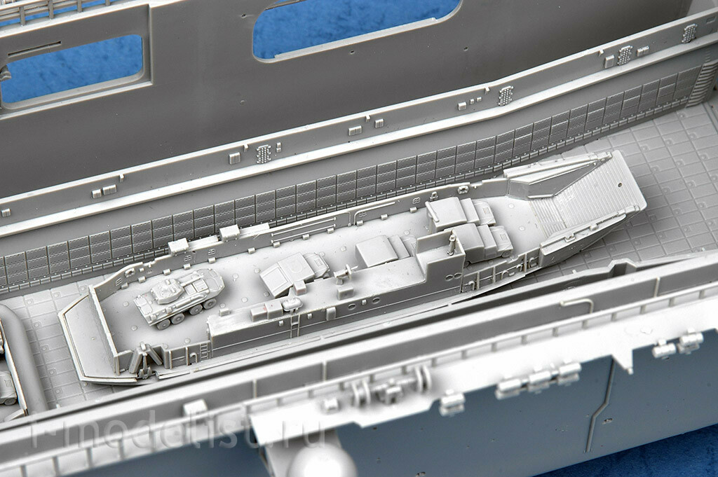 05611 Трубач 1/350 Многоцелевой десантный корабль ВМС США Wasp LHD-1